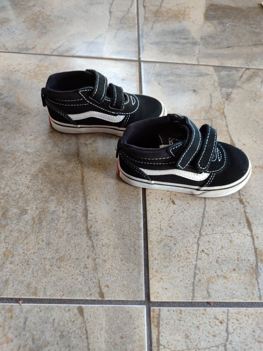 Set of2: Vans toddler black/white natural suede sneakers velcro Size 7 + toy